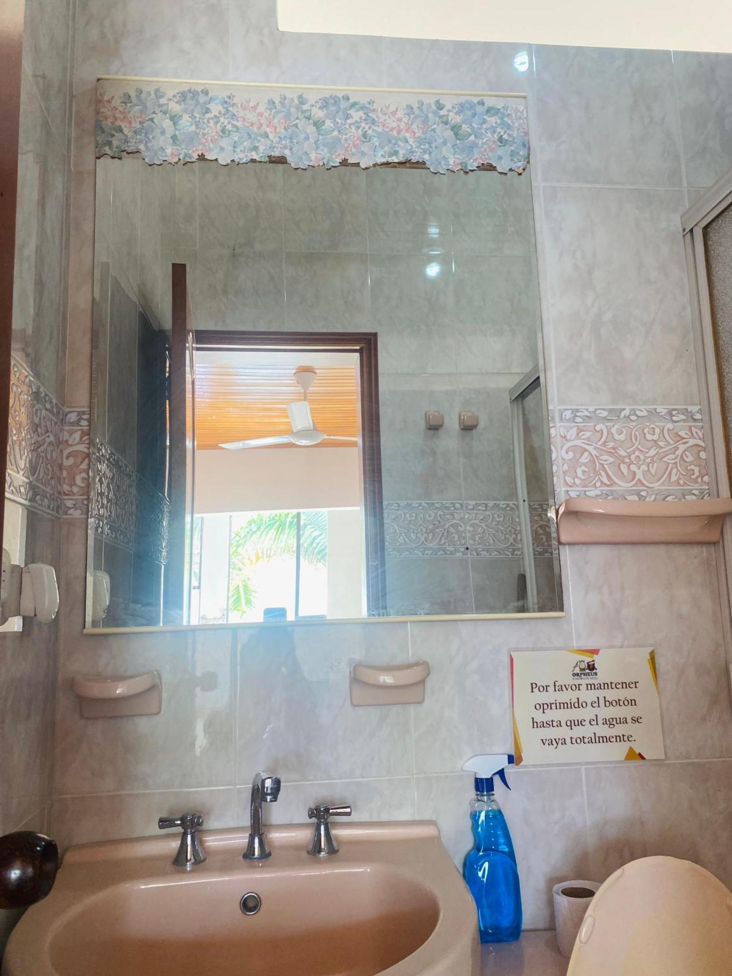 Cerca Al Centro Histórico Pensión 3*